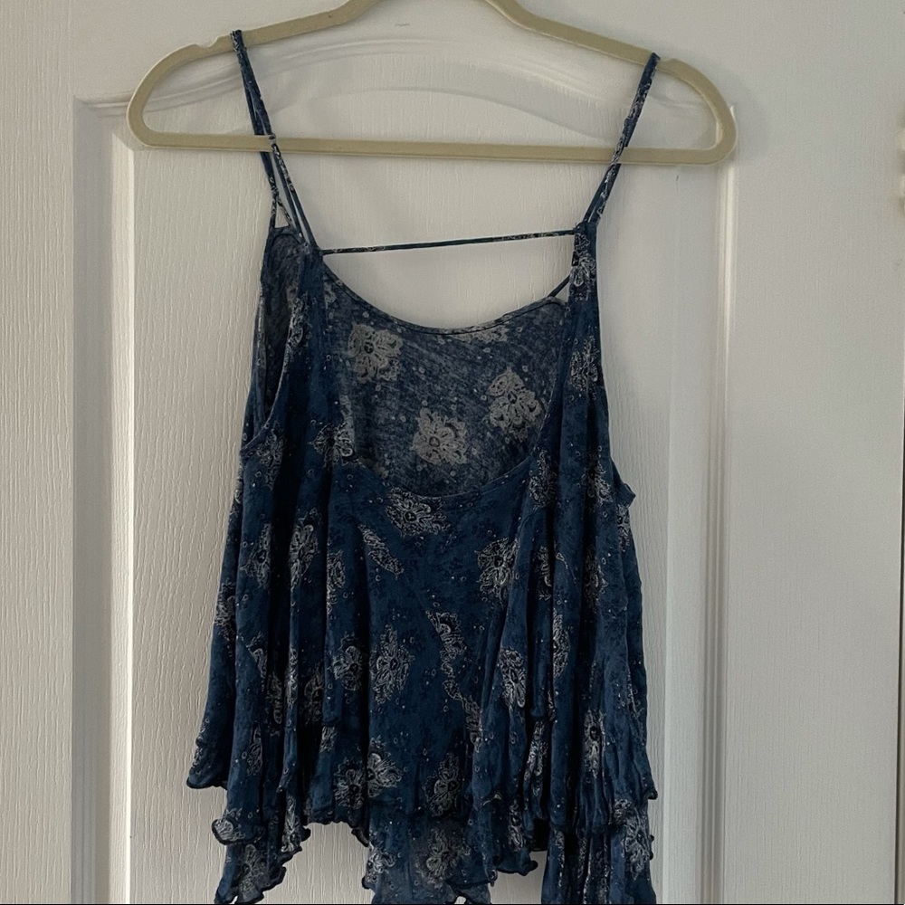 Flowy Pattern Tank - Picture 3 of 5